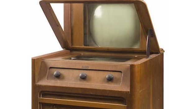 Televisor antigo com espelho TV de 1936