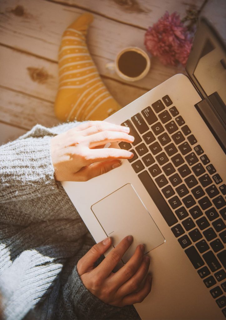 Trabalho a partir de casa Prós e contras de trabalhar em casa