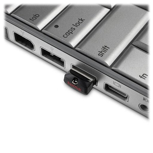 Pen USB inserido num laptop