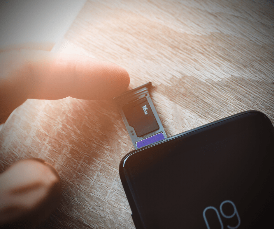 Cartão de memória no smartphone Cartão de memória e smartphone