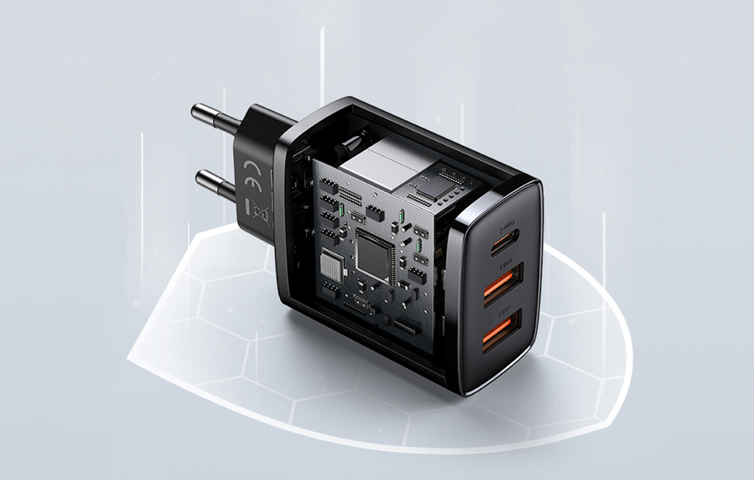 Carregador rápido Baseus Compact 30W - USB-C PD, 2xUSB - Preto